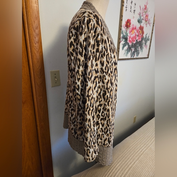 CHICO'S CHEETAH PRINT OPEN CARDIGAN. SIZE 2. - Picture 2 of 10
